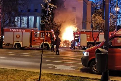 俄驻罗马尼亚大使馆遭汽车撞击 驾驶员死亡