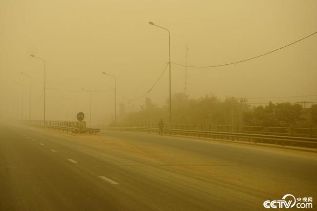伊拉克巴格达遭遇沙尘暴天气