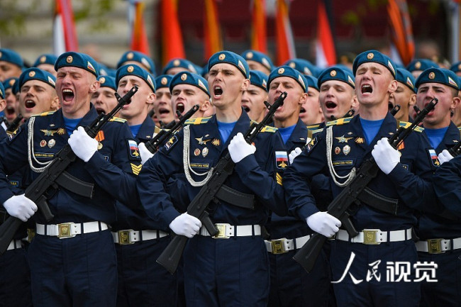 俄罗斯举行纪念卫国战争胜利77周年红场阅兵