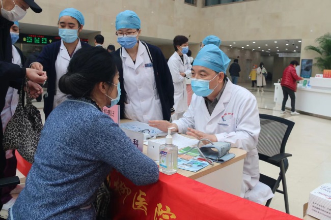 垂杨柳医院：首家黄码血透中心的2104次“疗愈”