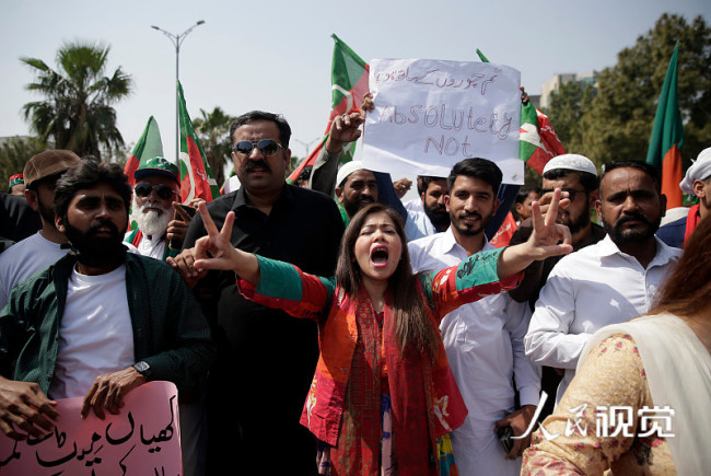 巴基斯坦总理不信任投票被取消 其支持者街头欢呼