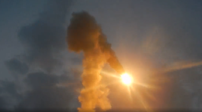 俄罗斯从克里米亚发射超音速导弹摧毁乌克兰燃料库