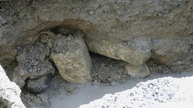 贵州一施工现场意外发现神秘古石