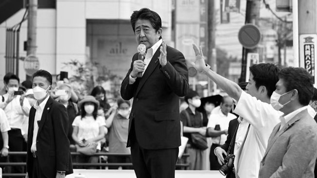 日本前首相安倍晋三因伤势过重不治身亡