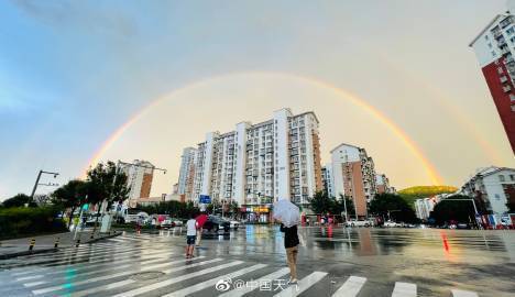 绝美！北京雨后出现双彩虹